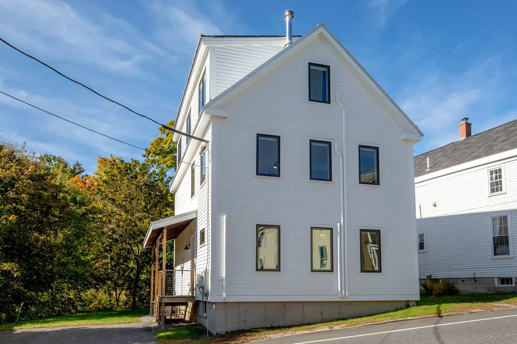 24 Main Street Bowdoinham ME 04008