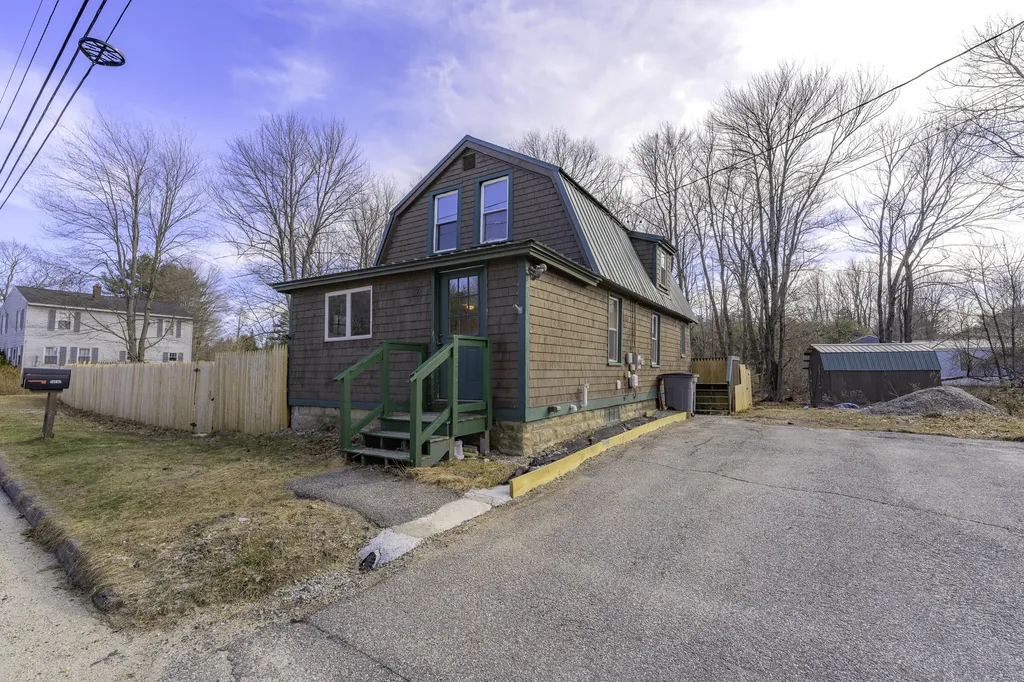 86 Poliquin Avenue Auburn ME 04210