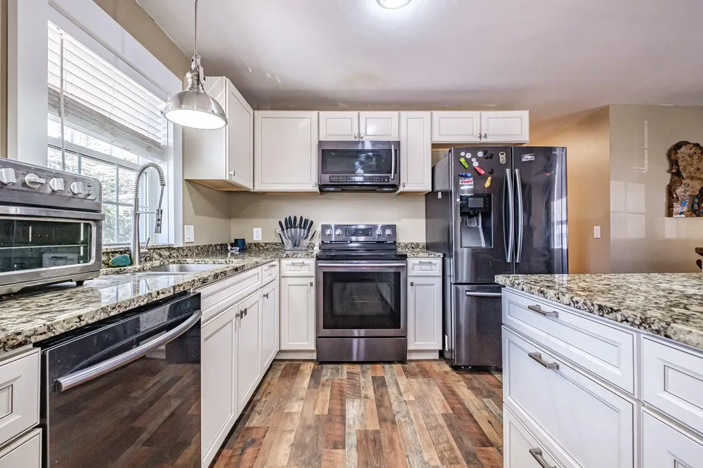 4 Sheffield Avenue Lewiston ME 04240