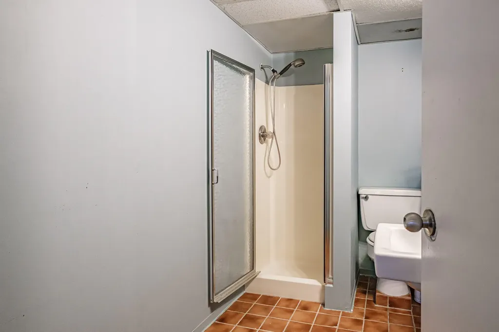4 Sheffield Avenue Lewiston ME 04240