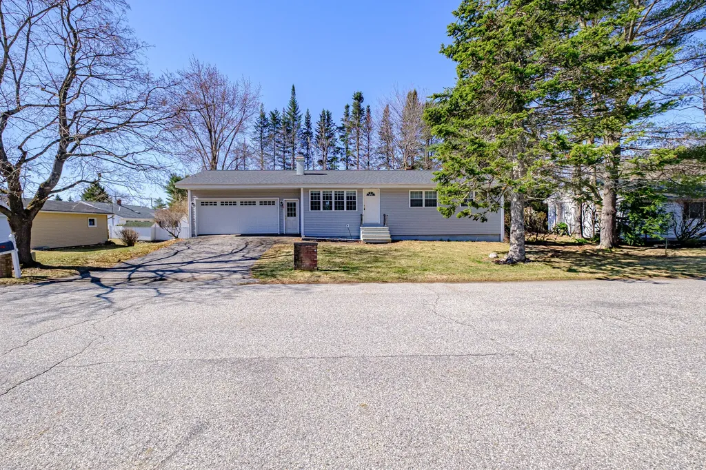 4 Sheffield Avenue Lewiston ME 04240