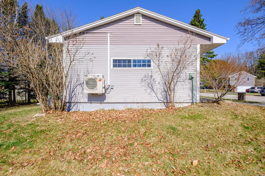 4 Sheffield Avenue Lewiston ME 04240