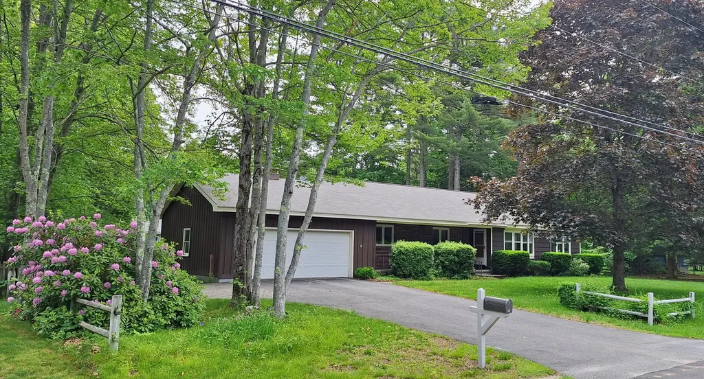 31 Arbor Avenue Topsham ME 04086