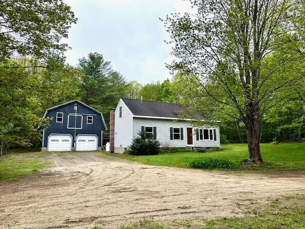 10 Field Road Fayette ME 04349