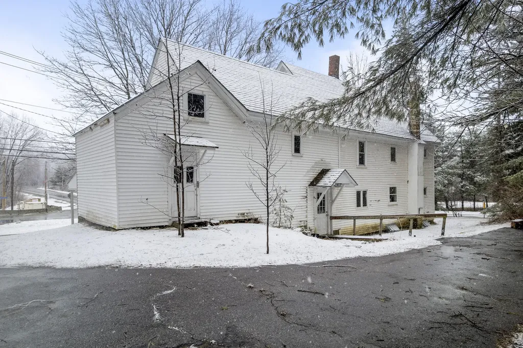 824 Prospect Avenue Rumford ME 04276
