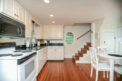 17 Bank Road York ME 03909