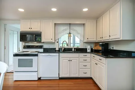 17 Bank Road York ME 03909