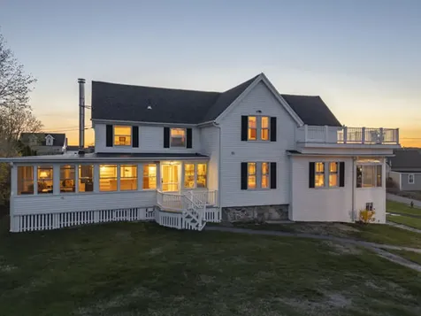 17 Bank Road York ME 03909