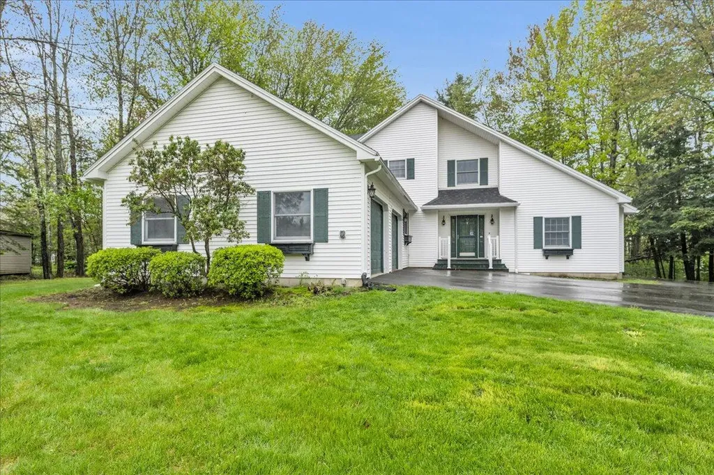 17 Fenton Way Bangor ME 04401