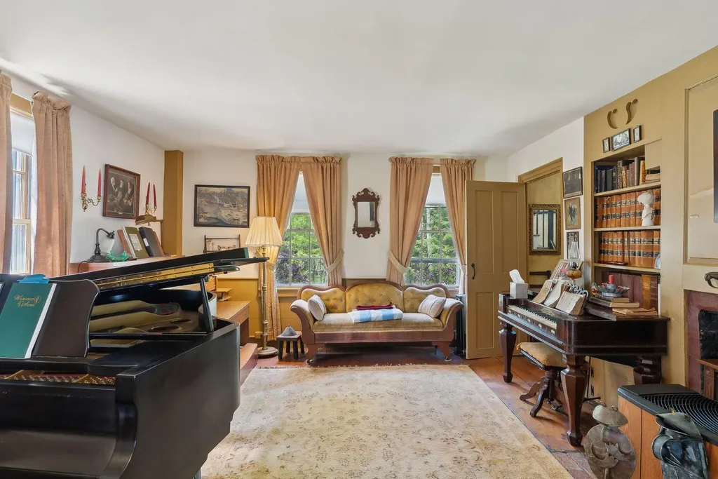19 Bearce Road Winthrop ME 04364