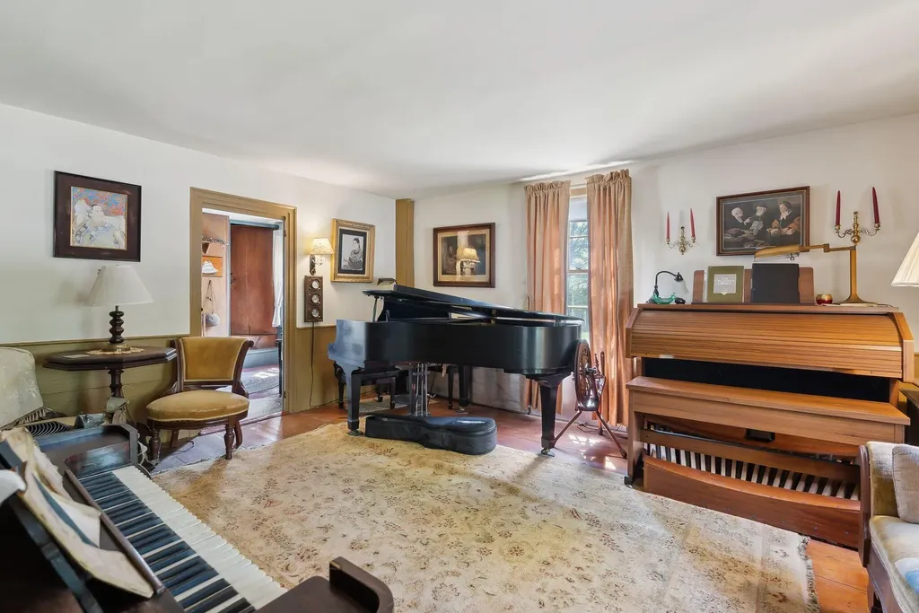 19 Bearce Road Winthrop ME 04364
