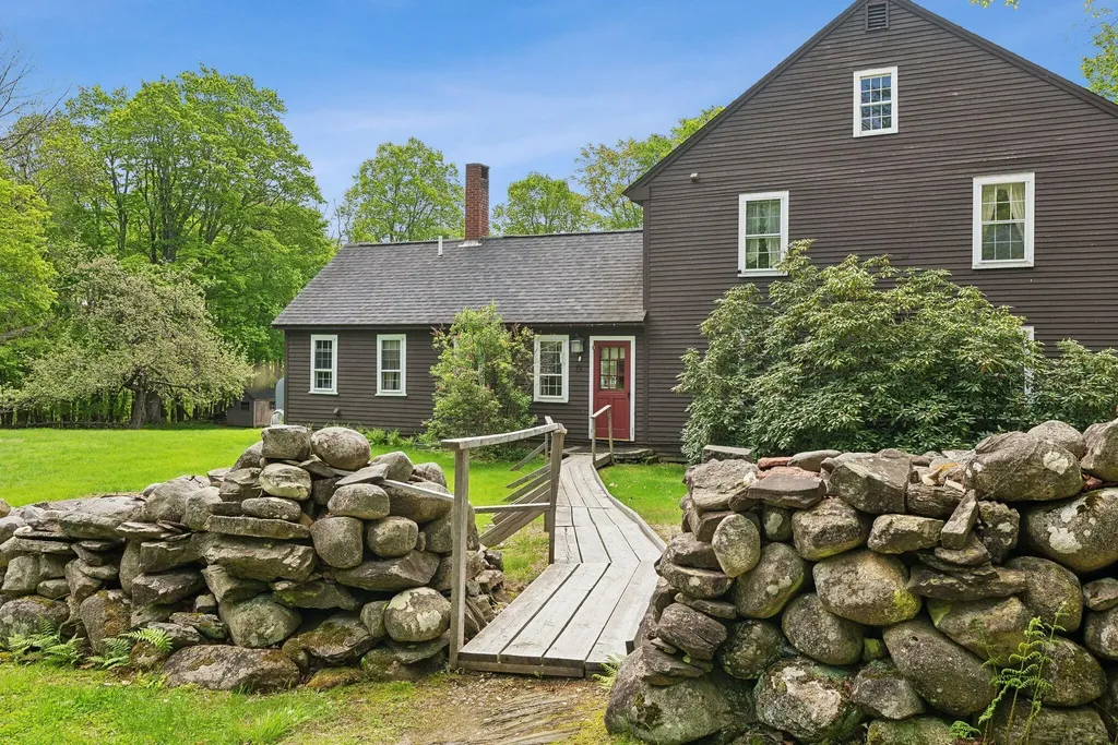 19 Bearce Road Winthrop ME 04364