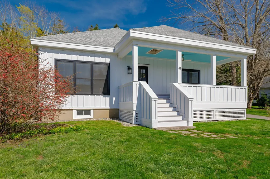 41 Main-seal Harbor Street Mount Desert ME 04675
