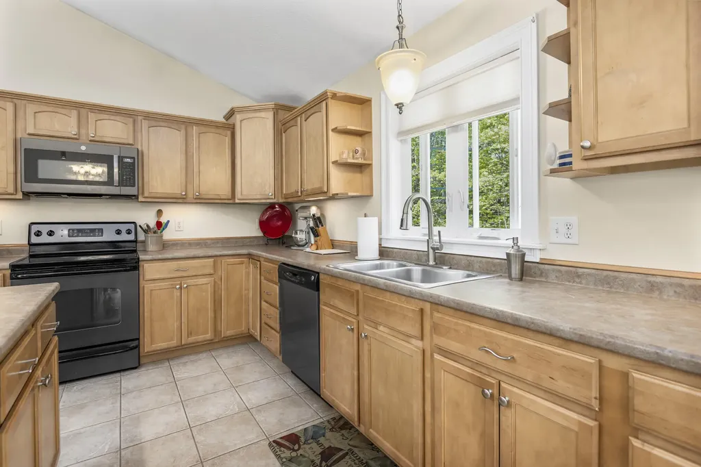 20 Leavitt Drive Gorham ME 04038