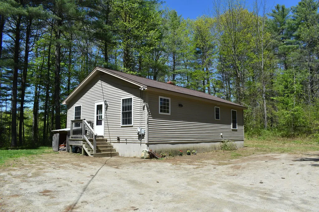 32 Bessie Road Winthrop ME 04364