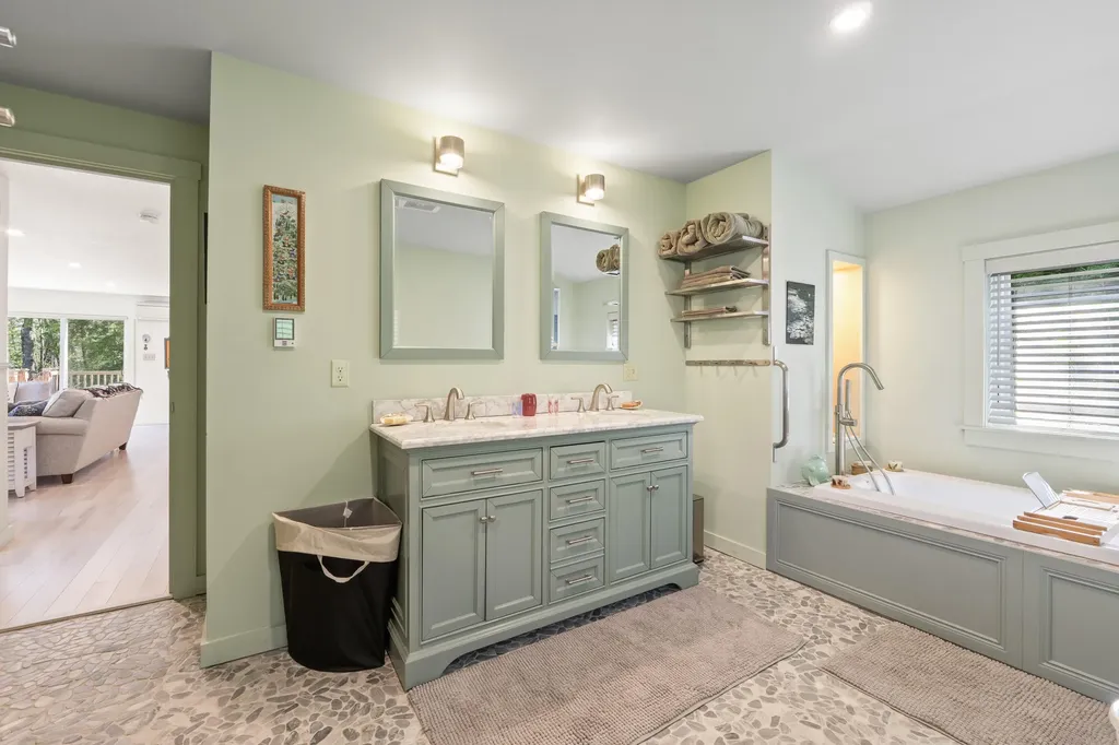 25 Scenic Lane Somerville ME 04348