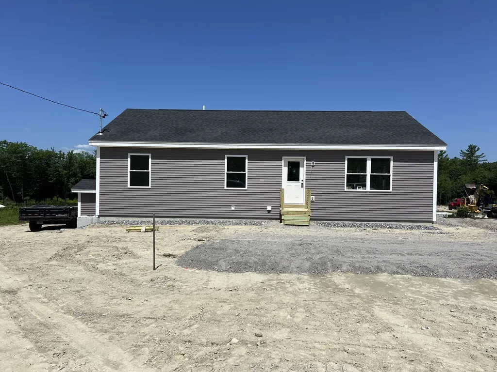 45 Knoll Road Poland ME 04274