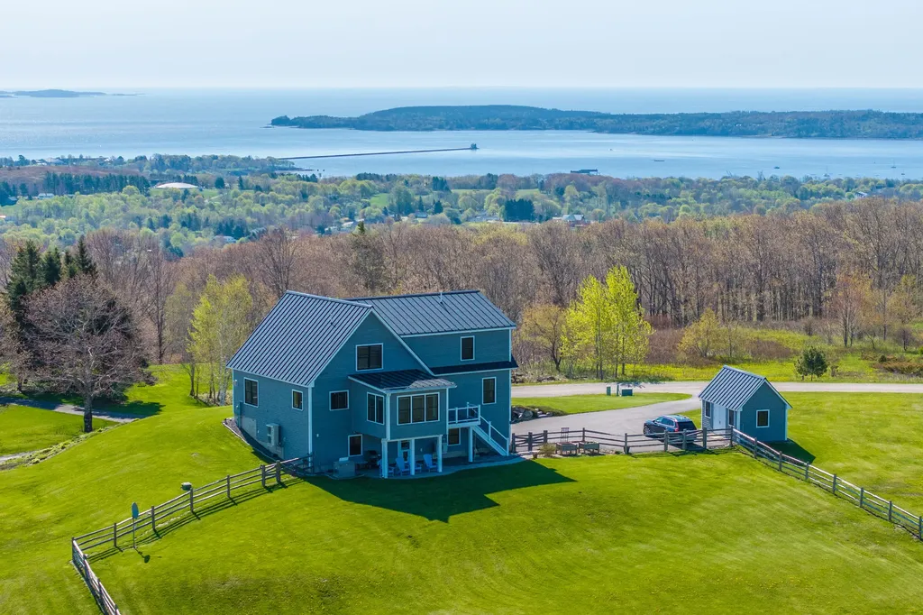6 Clayton Lane Rockland ME 04841