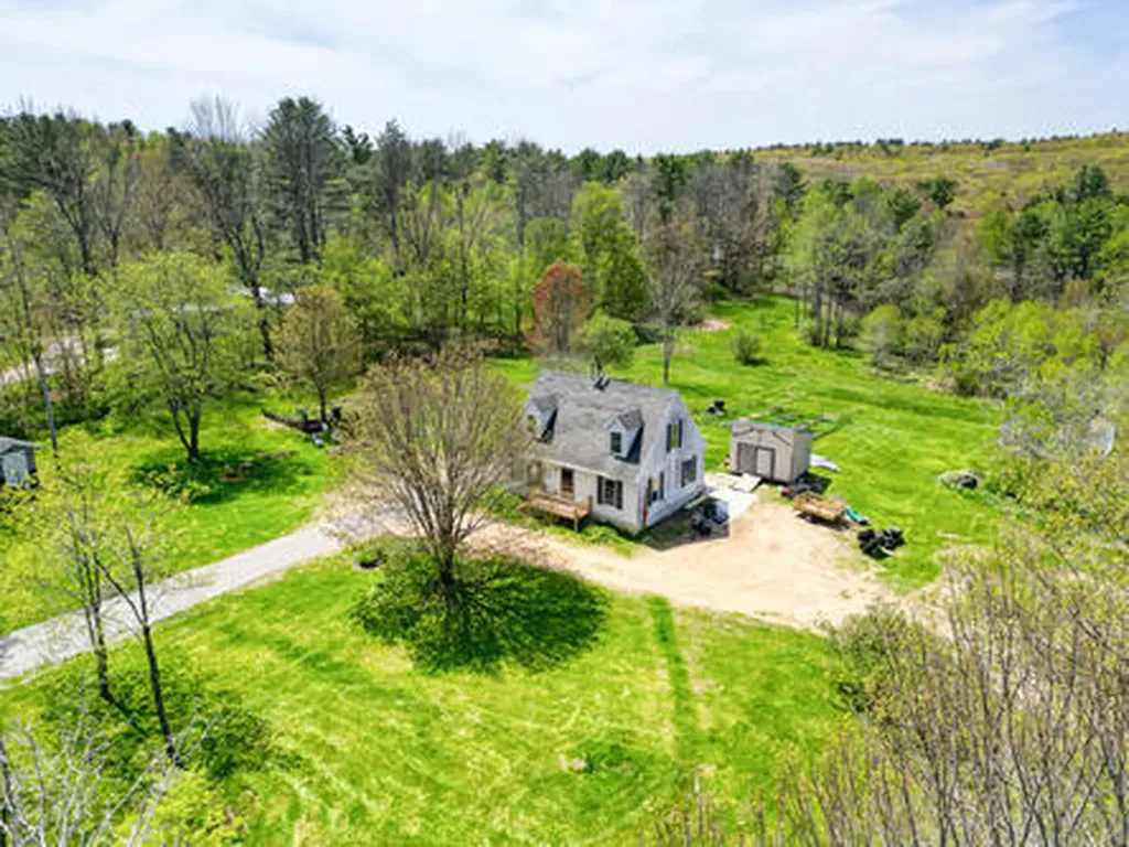 1226 Post Road Bowdoinham ME 04008
