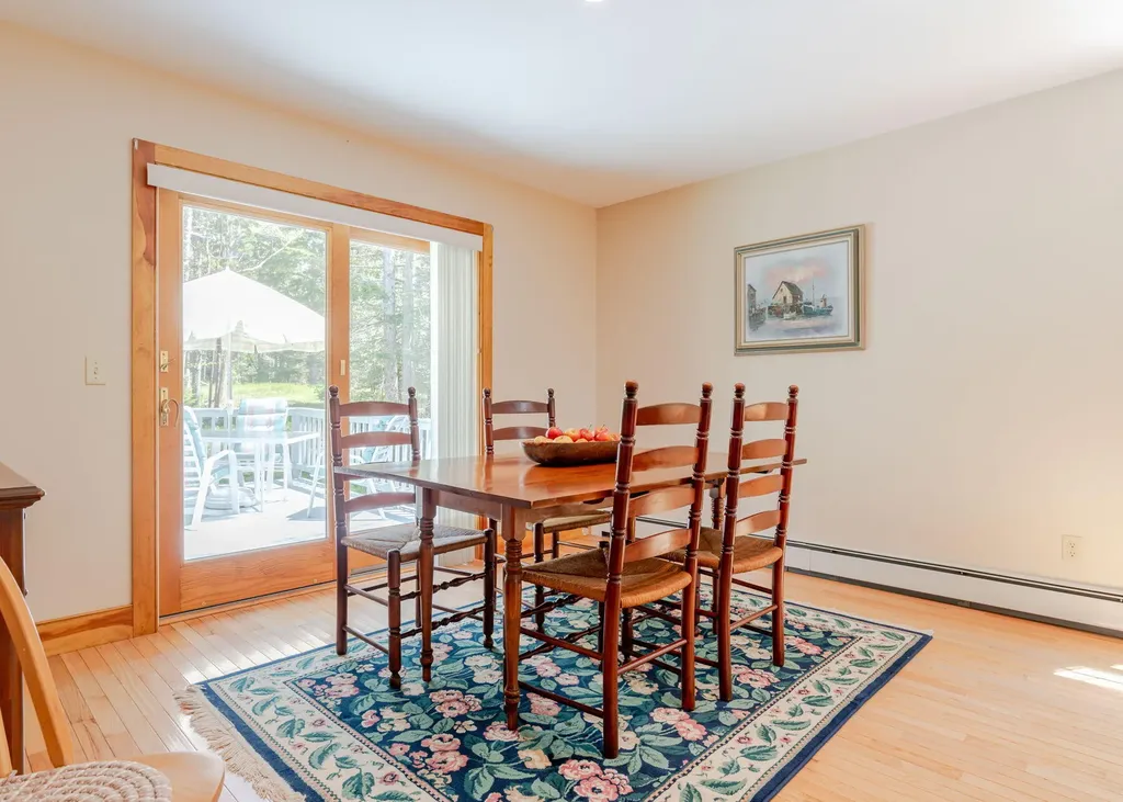 20 Ocean Side Lane Bristol ME 04554