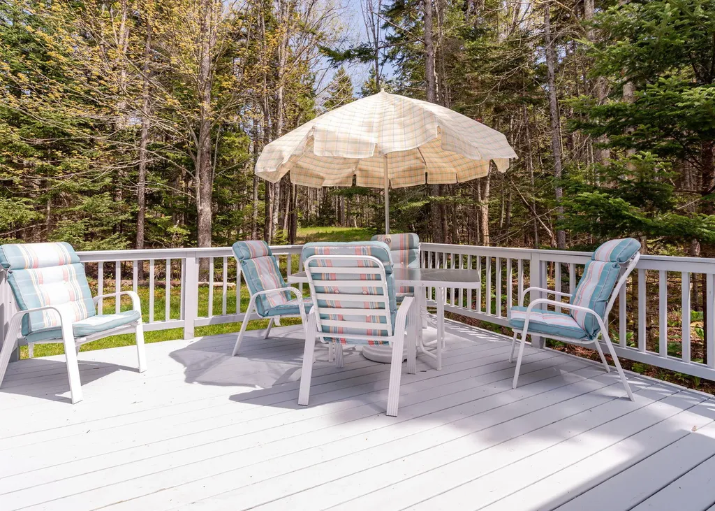 20 Ocean Side Lane Bristol ME 04554