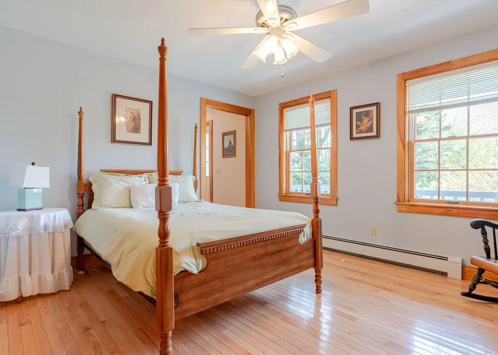 20 Ocean Side Lane Bristol ME 04554