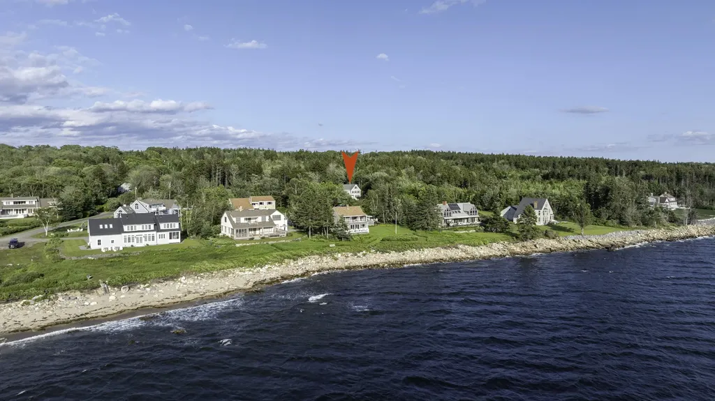 20 Ocean Side Lane Bristol ME 04554