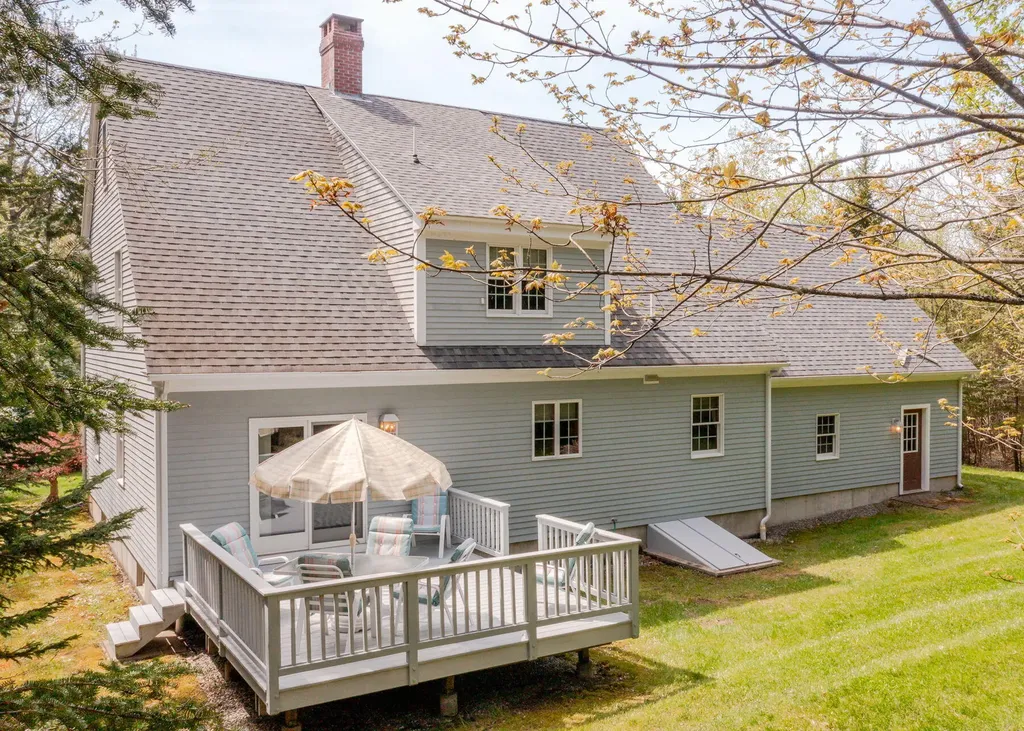 20 Ocean Side Lane Bristol ME 04554