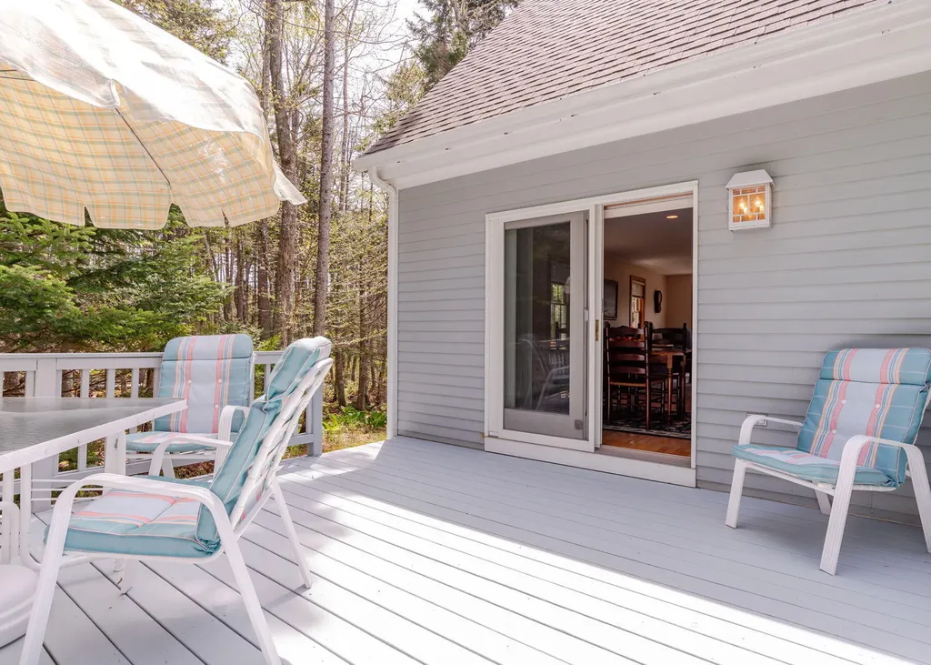 20 Ocean Side Lane Bristol ME 04554
