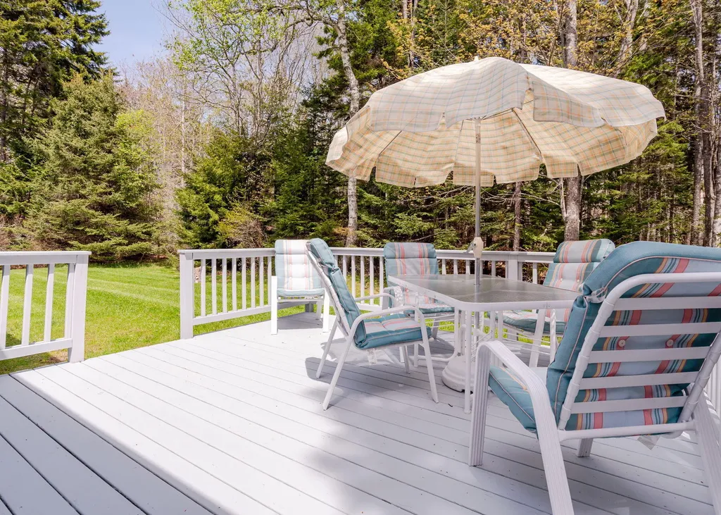 20 Ocean Side Lane Bristol ME 04554