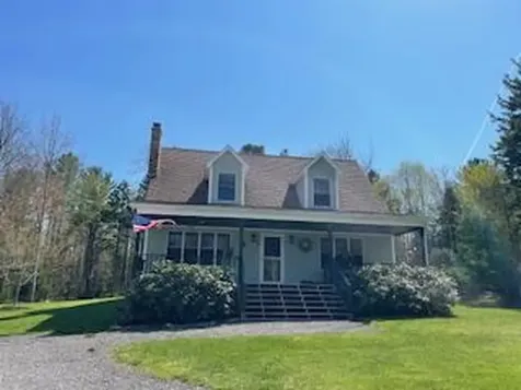94 Woody Lane Cushing ME 04563