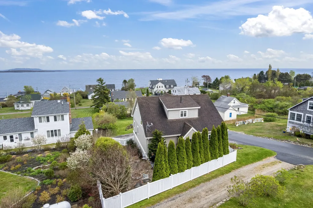 27 Oceanside Road Harpswell ME 04079