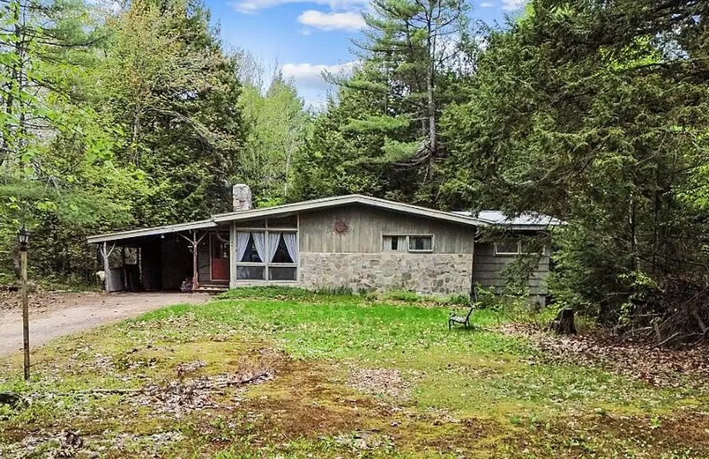 587 Lewiston Road Topsham ME 04086