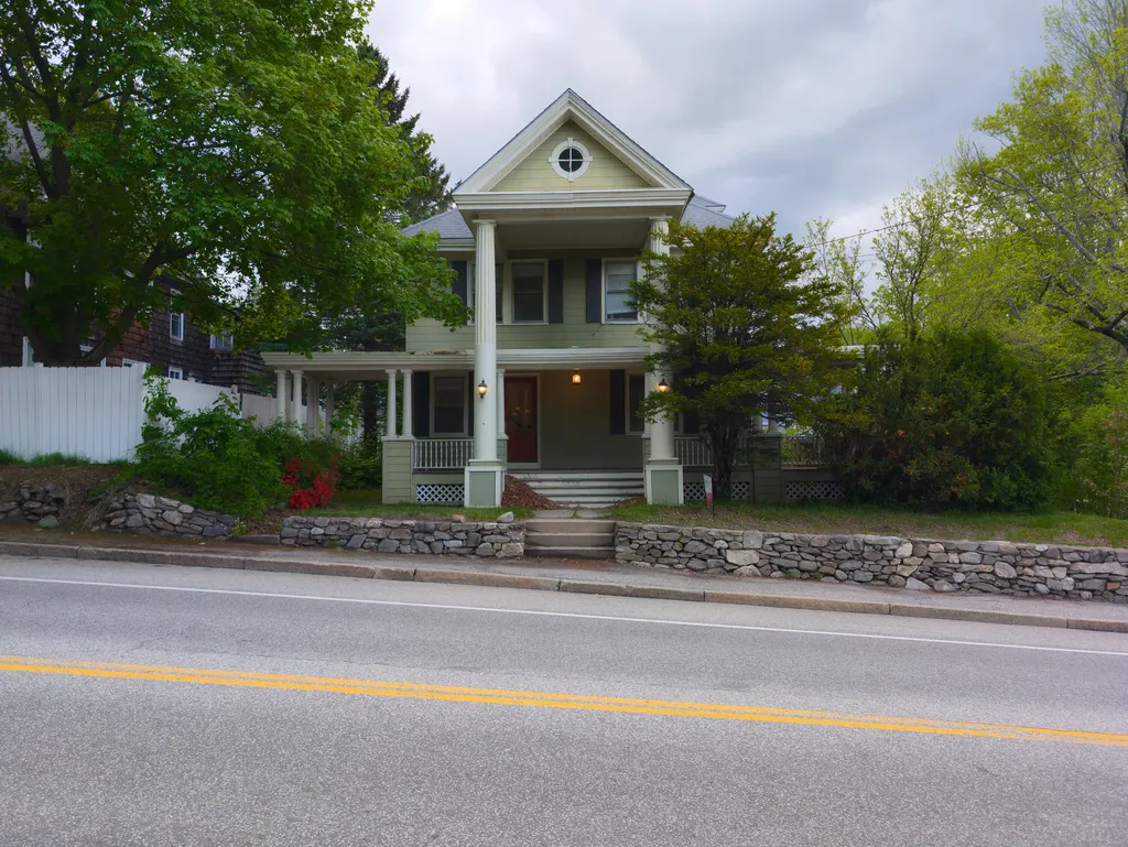 325 Court Street Auburn ME 04210