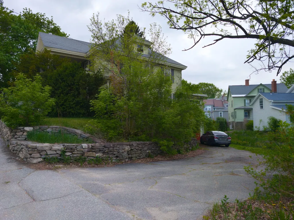 325 Court Street Auburn ME 04210