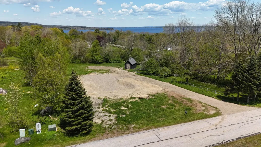 13 Old Stone Road Lincolnville ME 04849