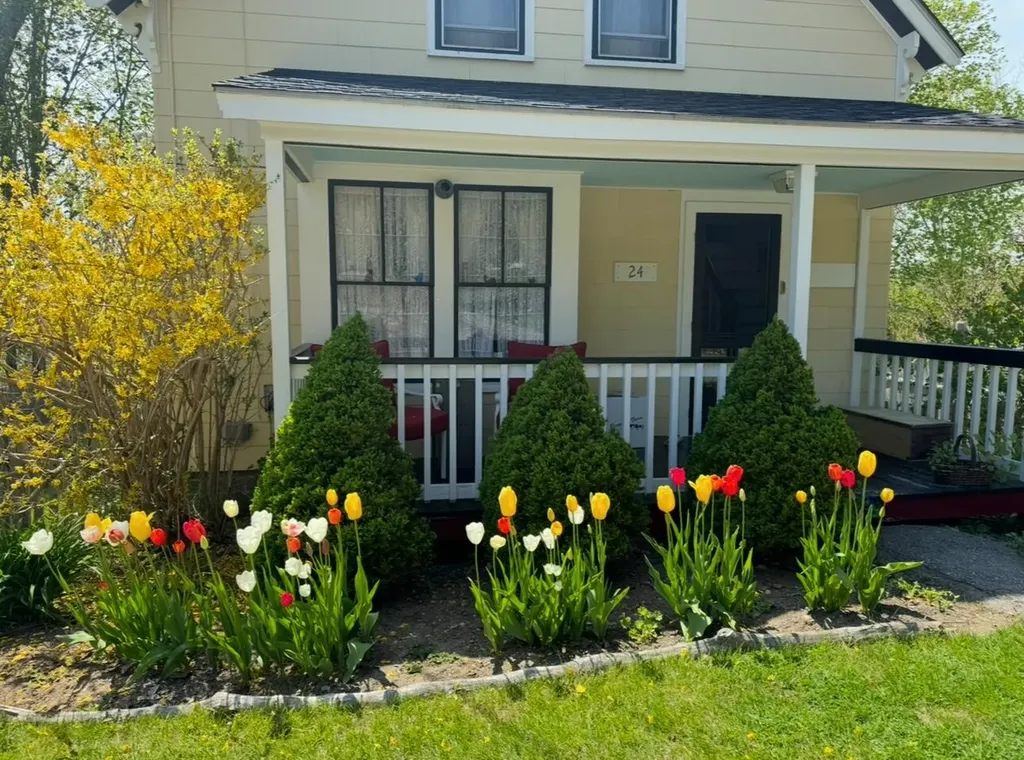 24 Glidden Street Waldoboro ME 04572