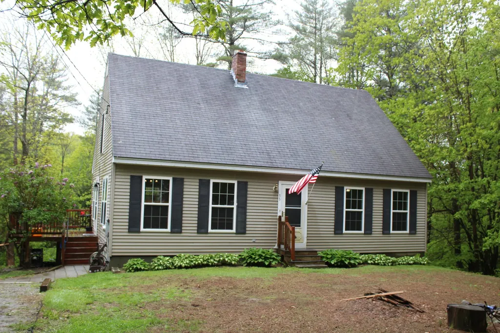 35 Old North Road West Gardiner ME 04345
