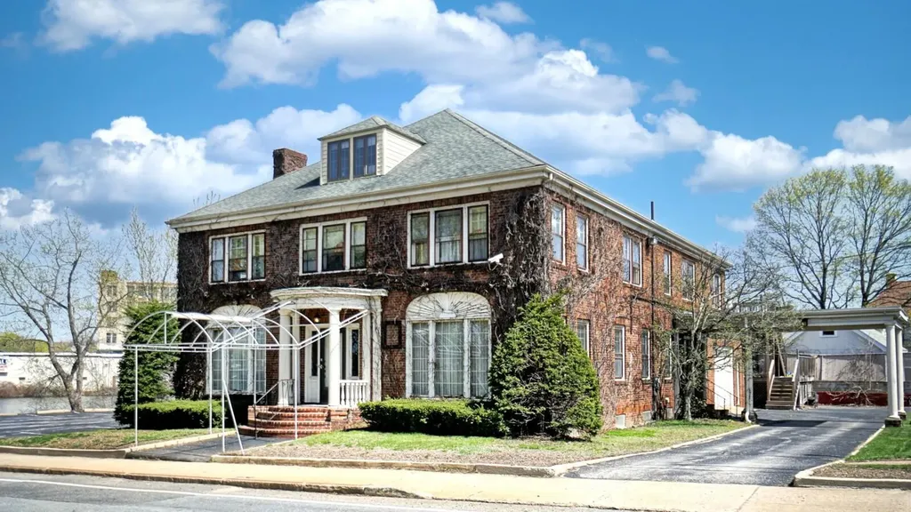 29 Winter Street Sanford ME 04073