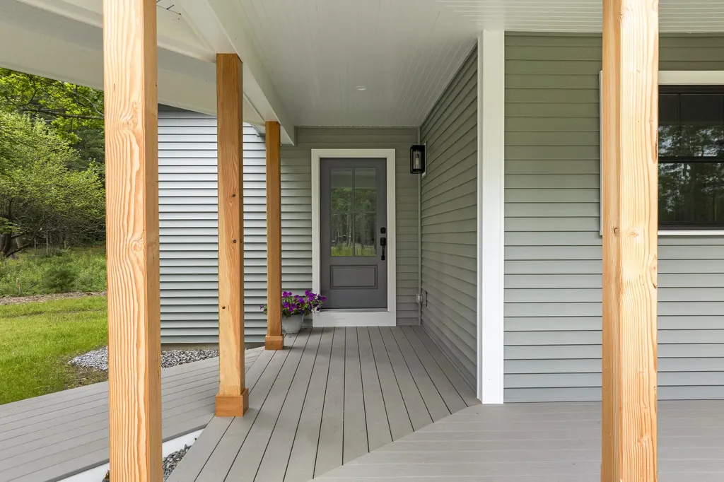 27 Driftwood Tide Lane Harpswell ME 04079