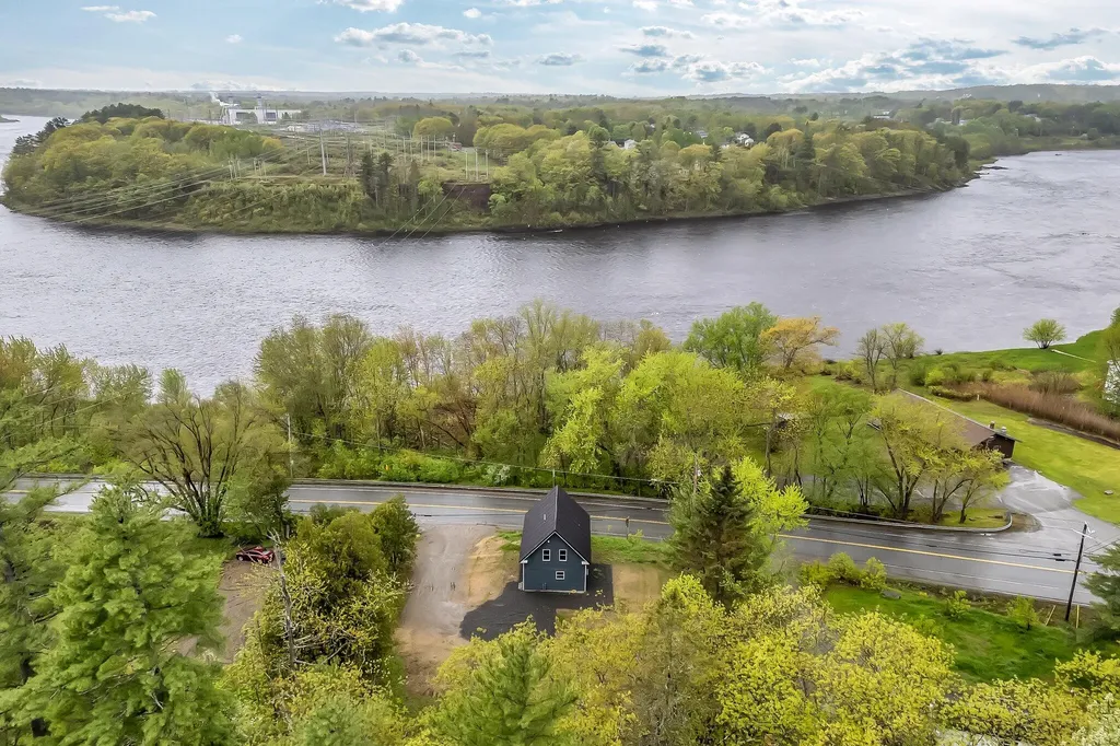 61 Main Road Eddington ME 04428