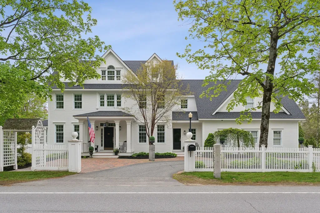 193 Foreside Road Falmouth ME 04105