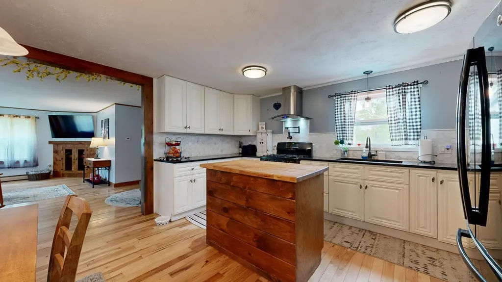 76 School Street Baldwin ME 04024