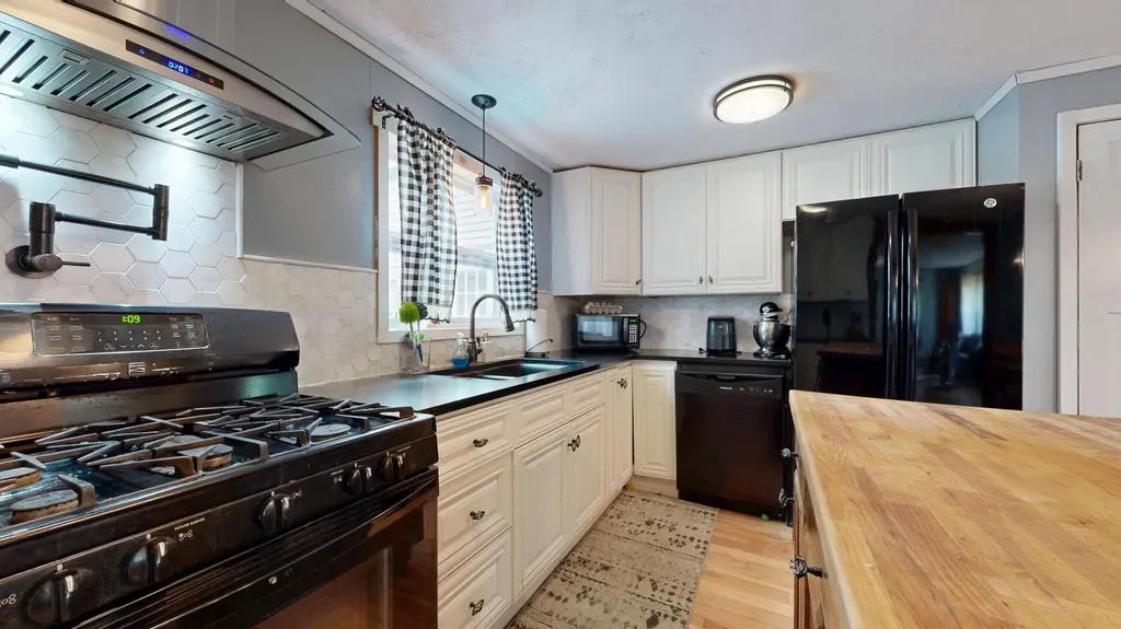76 School Street Baldwin ME 04024