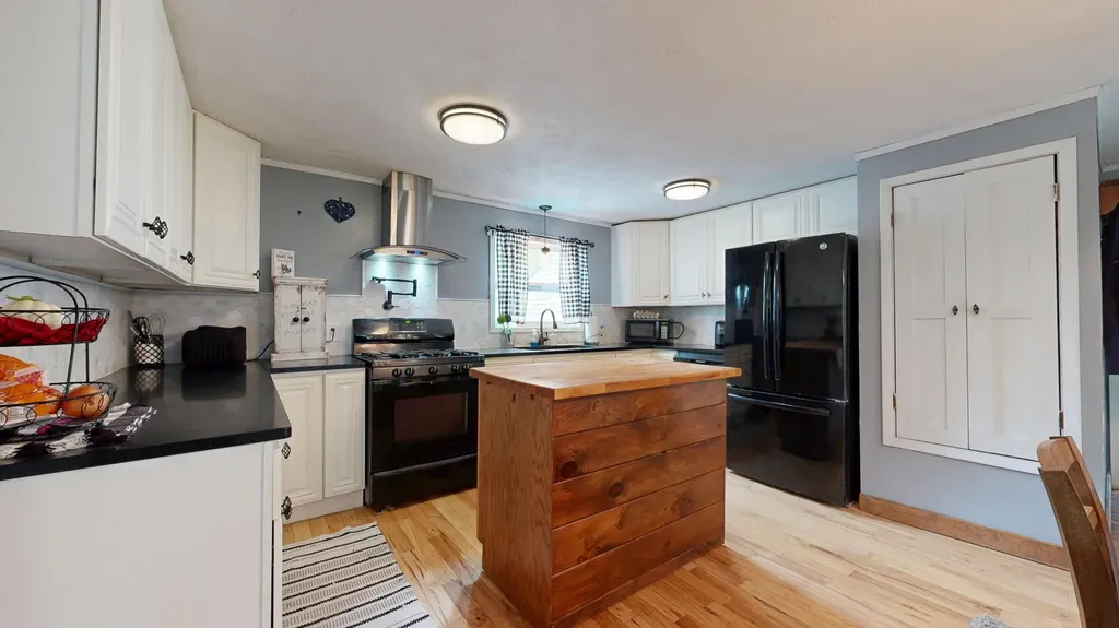 76 School Street Baldwin ME 04024
