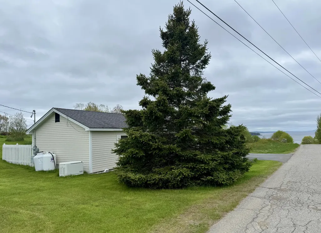 2 Cemetery Road Eastport ME 04631