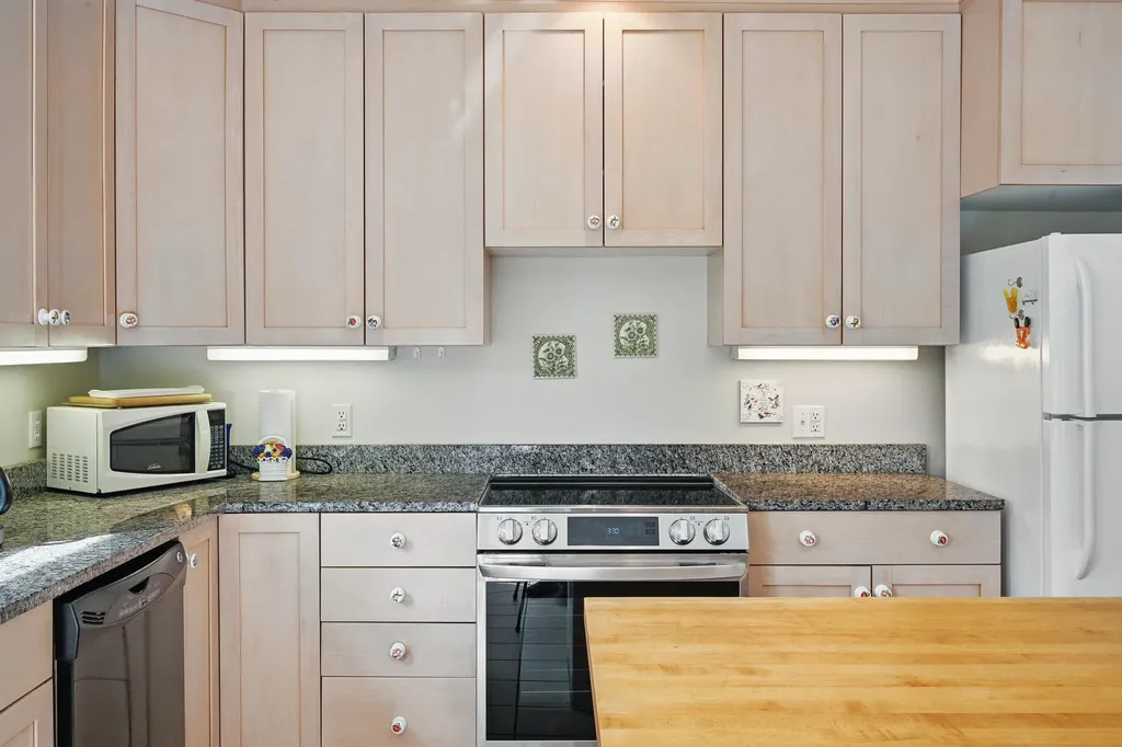 20 Eagle Point Road Bath ME 04530