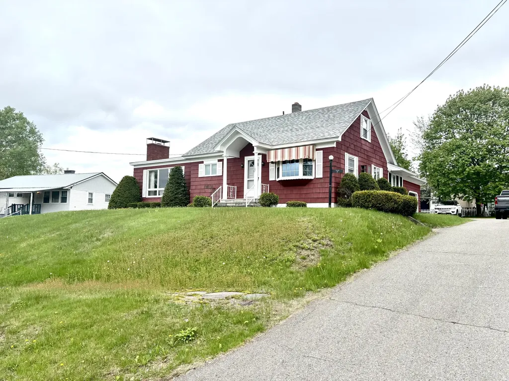 187 Maine Avenue Millinocket ME 04462