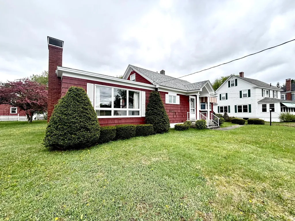 187 Maine Avenue Millinocket ME 04462