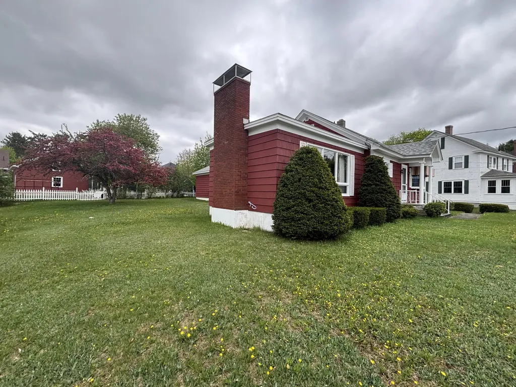 187 Maine Avenue Millinocket ME 04462